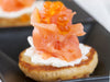 Licht gezouten zalm in plakjes