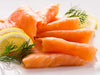Licht gezouten zalm in plakjes